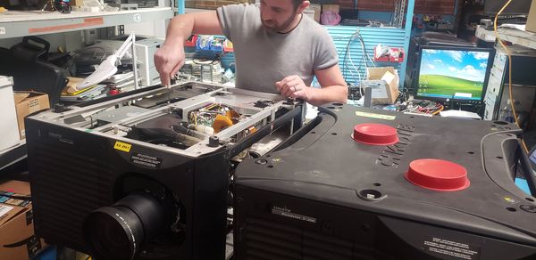 Professional projector repair service - Epson NEC Sharp JVC Sony Panasonic - Local and Nationwide